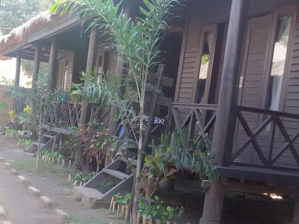 โมเซก กิลี บังกะโล กีลีตราวางัน ภายนอก รูปภาพ